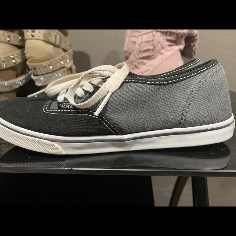 Vans - Picture 2 of 3